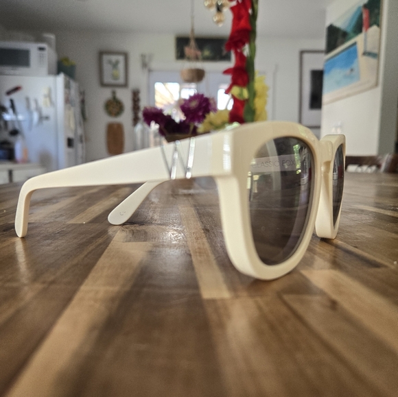 Wildfox classic cream sunglasses - Picture 2 of 5